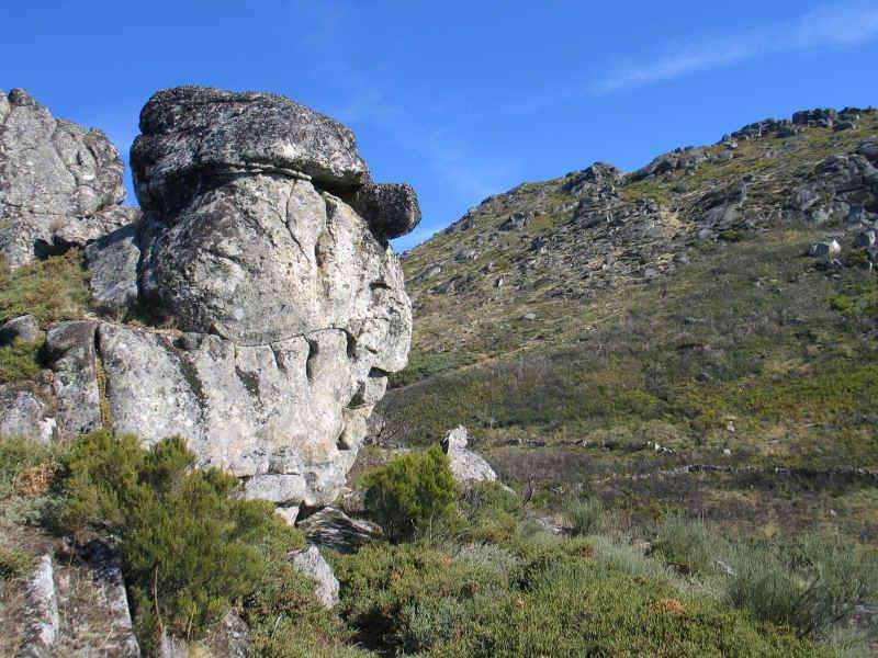 Camino de las faldas del Larouco en Baltar
