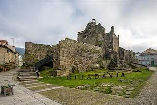 Fechas, información, programa, cartel, imágenes, mapa y ubicación de Castillo de Los Condes de Ribadavia (2021)