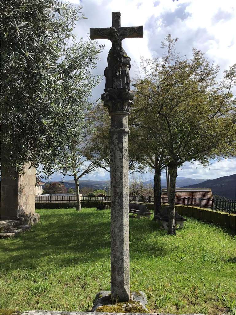 Cruceiro de Buchabad en Ponte Caldelas