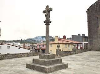 Cruceiro de Santa María del Azogue