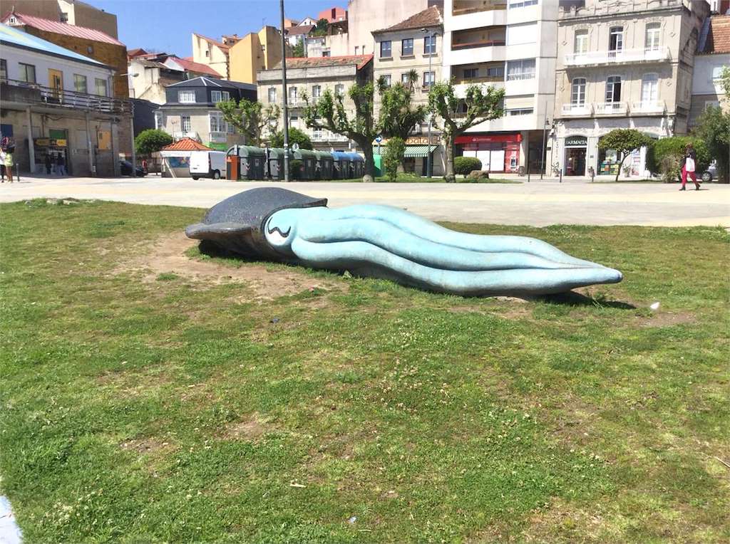 Escultura O Bufón en Moaña