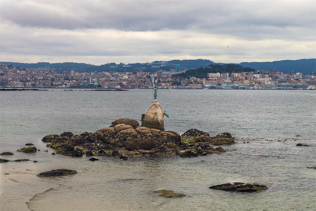 Escultura O Galeón en Cangas
