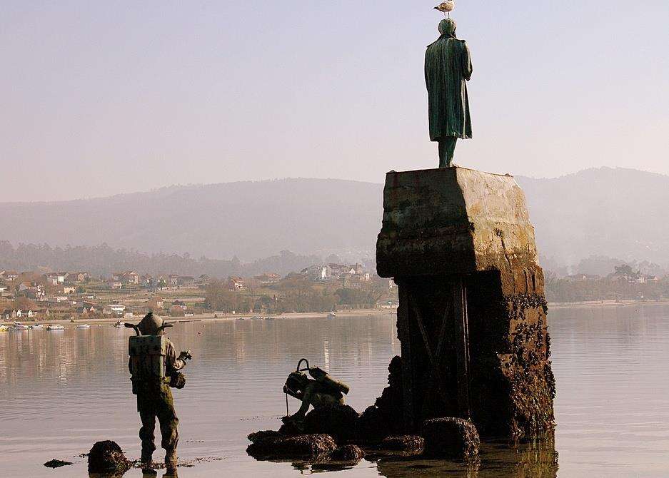 Estatua del Capitán Nemo en Redondela