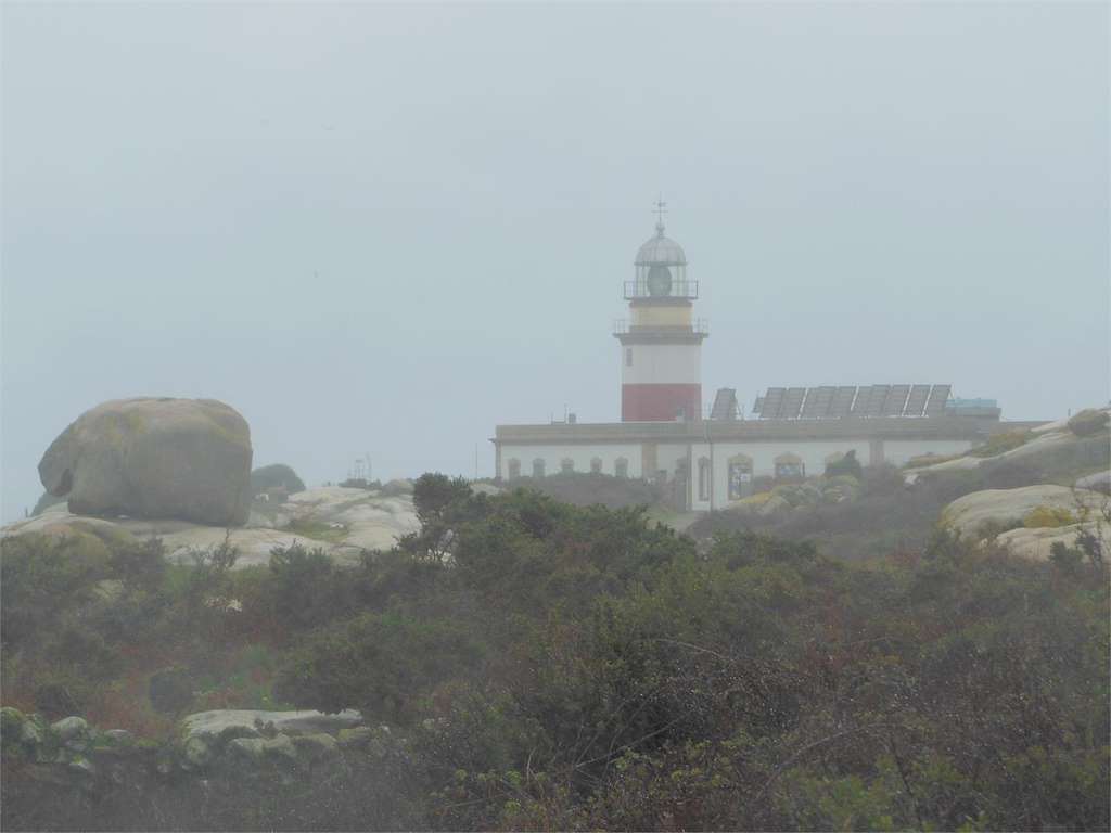 Faro e Illa de Sálvora en Ribeira