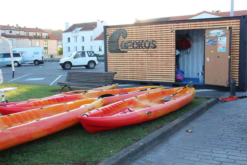 Geckos Surf & Sup School en Ribeira