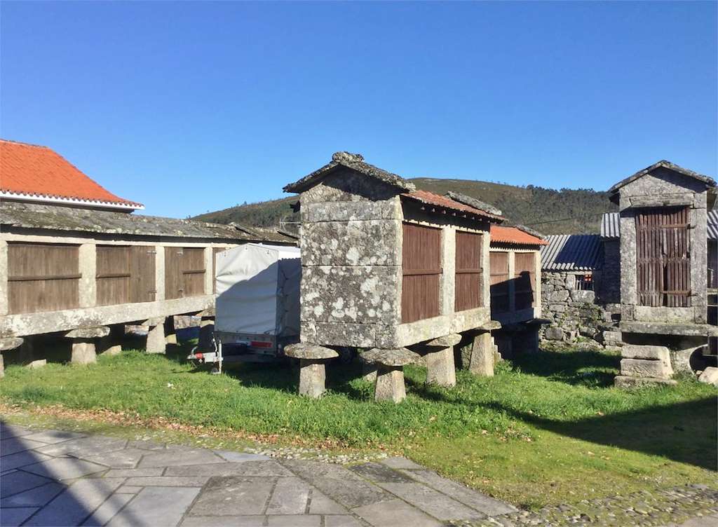 Hórreos Eira Grande de Pedre en Cerdedo-Cotobade