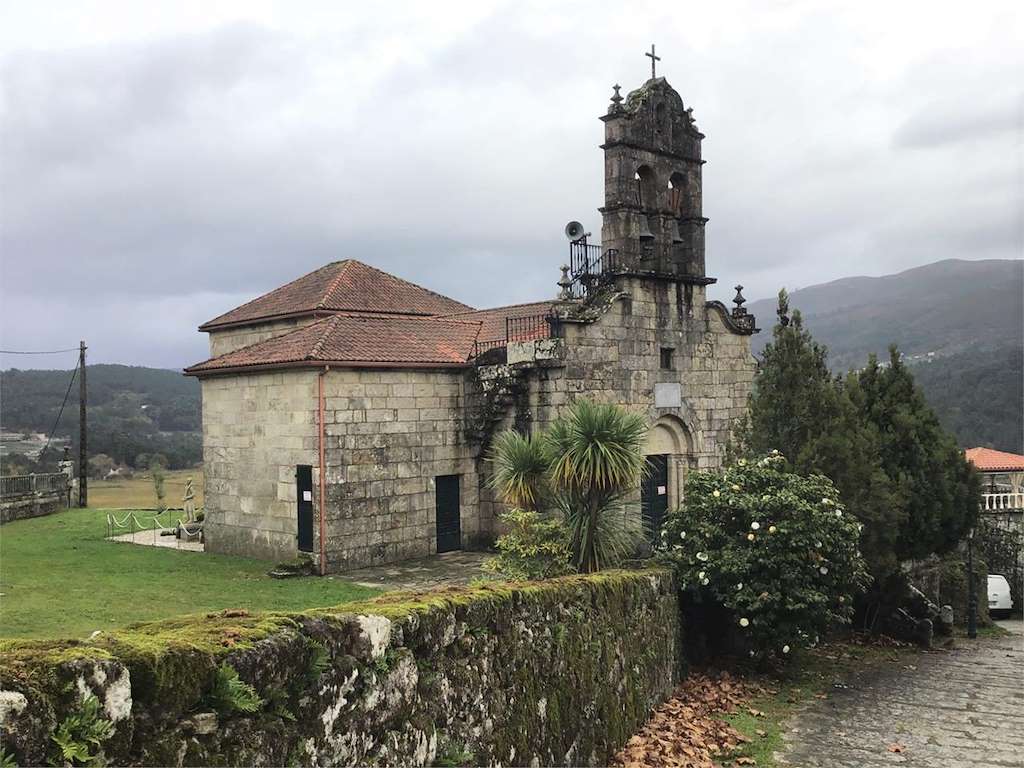 Iglesia de San Xoán de Albeos en Crecente