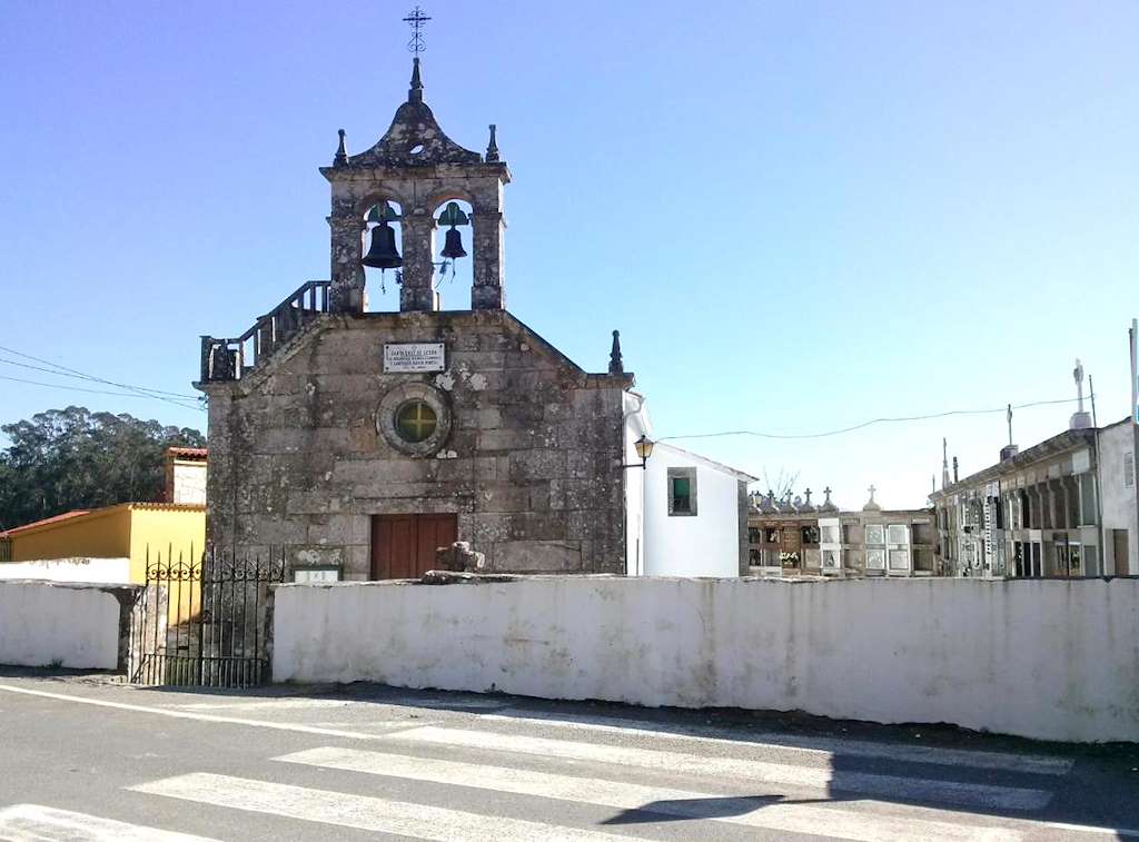 Iglesia de Santa Cruz de Lesón en A Pobra do Caramiñal