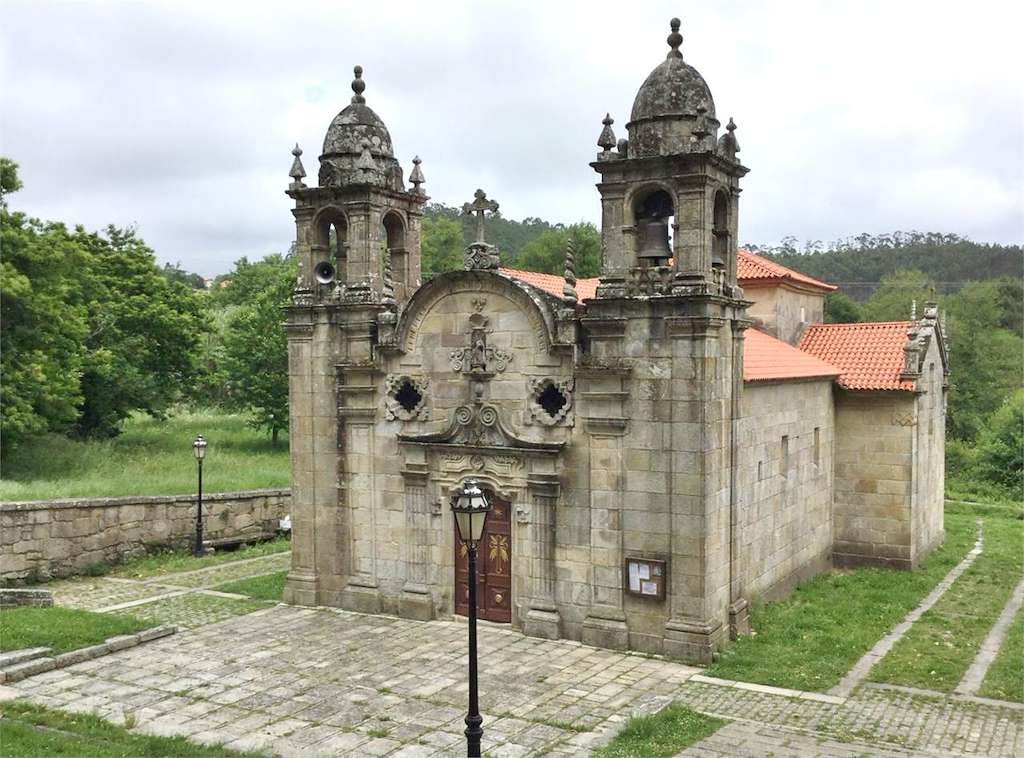 Iglesia de Santa María de Darbo en Cangas