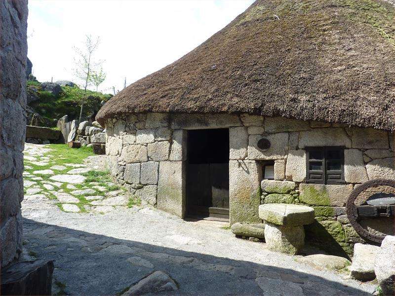 Palloza Museo - Casa do Sesto en Cervantes