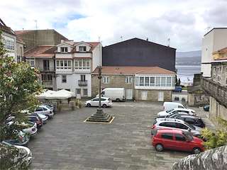 Plaza de Rafael Dieste y Pazo de Martelo
