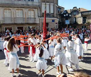 Fechas, información, programa, cartel, imágenes, mapa y ubicación de San Miguel - Danza das Espadas  en  Marín