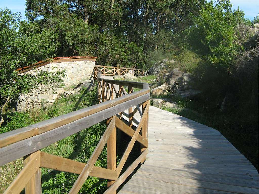 Senda Fluvial del Río Fraga y Molinos de Baredo en Baiona